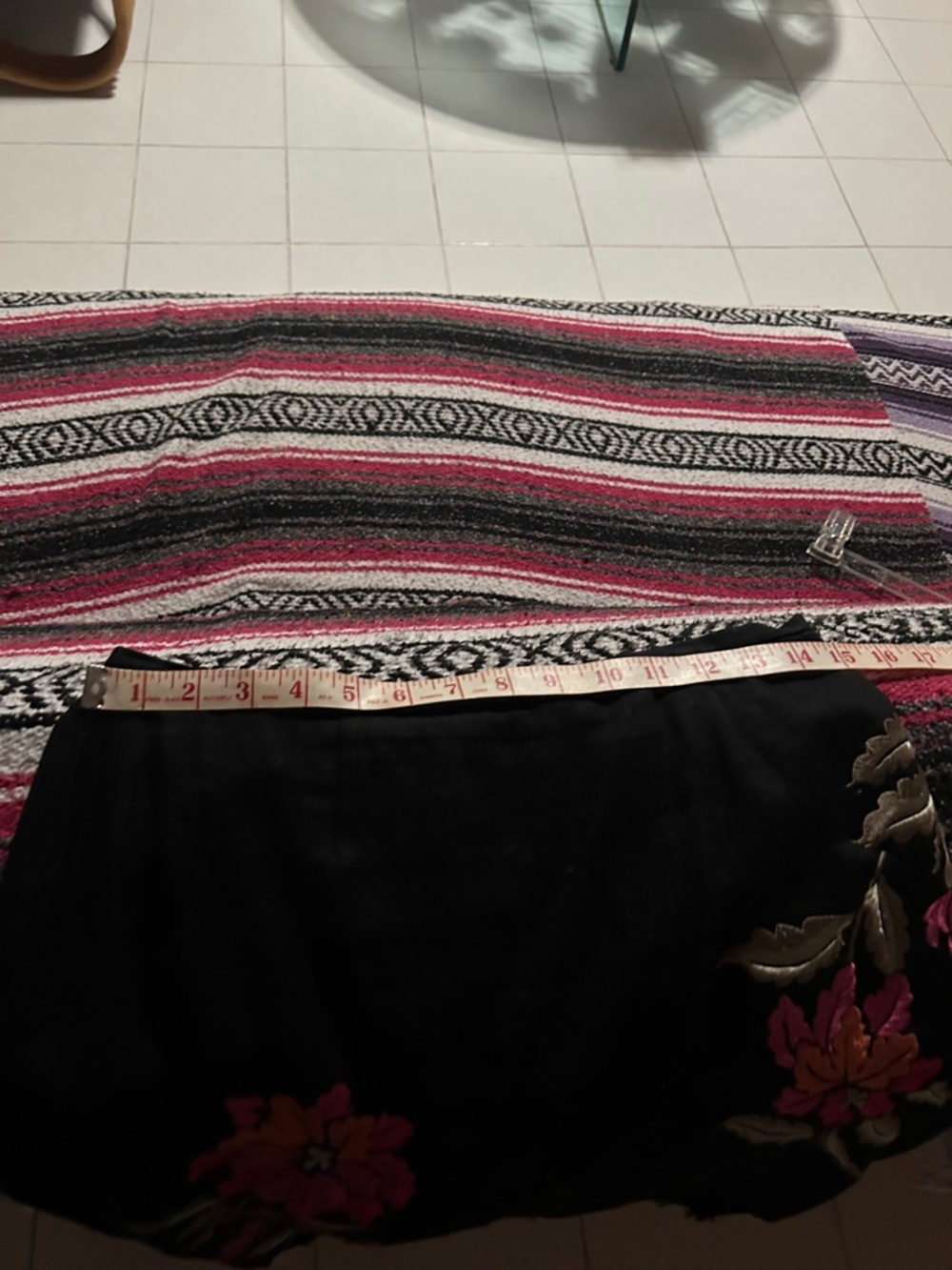 Vintage Karen Kane black linen skirt embroidery, macrame fringe bottom - Picture 10 of 10